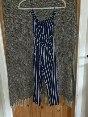 Blue & White Striped Jumpsuit – Size Small (Wide Leg / Flowy)
